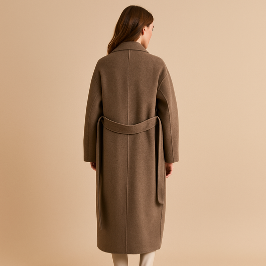 Lange trenchcoat met dubbele rij knopen